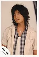 KAT TUN / Akanishi Jin / Upper Body / Costume White / Black Check Pattern / Inner White / Necklace / Official Official photo