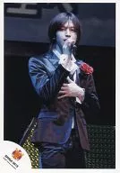 Kanjani Eight / Tadayoshi Okura / Above-the-knee ・ Costume ・ Black suit ・ Right handed microphone ・ Eh! Real? Surprising! SHIGA 0513 / Official Official photo