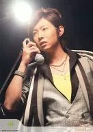 Arashi / Masaki Aiba Upper body / Costume silver / Right hand microphone / Eye left / Johnny's web / Official Official photo