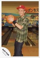 KAT TUN / Kiyoshi Tanaka / Above-the-knee, Shirt Check Green, Red Cap, Both Hands Balls, Body Facing Right, bowling alley / Official Official photo