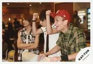 KAT-TUN / Nakamaru / Ueda / Tanaka / Yokogata / Center Nakamaru / Tanaka shirt check green / Cap red / Nakamaru Right Hand Goo / bowling alley / Official Official photo