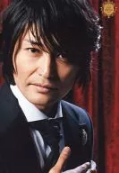 安田顯/托胸衣套裝黑白右手胸前背景紅/ThankCUE FAN MEETING 2010