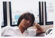 Kinki Kids / Koichi Domoto / Horizontal ・ Bust up ・ Costume white ・ Left hand head side ・ Background window / Official Official photo