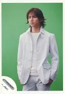 J-Friends / Koichi Domoto / Above-knee ・ Costume white ・ Background green / Official Official photo