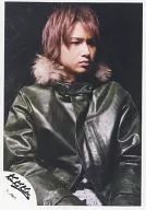 Kinki Kids / Koichi Domoto / Waist, Green Costume, With Fur, Background Fence / Official Official photo