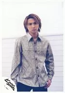Kinki Kids/堂本光一/膝上・衣装グレー・右手腰・背景白/公式生写真