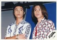 Kinki Kids/堂本光一·堂本刚/横型·丰胸·服装白蓝红色·手臂·背景白蓝/官方生写真