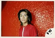 V6 / Takeshi Morita / Horizontal / Bust up / T-Shirts / Red / Orange Background Wall / Official Official photo