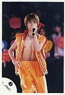 KAT-TUN/上田龍也/膝上·衣櫥橙·胸口·左手麥剋風·右腰部·後方觀眾·現場照片/官方生寫真