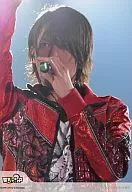 Kanjani Eight / Tadayoshi Okura / Live Photo / Red Jacket / Left Hand Microphone / Right Upper Hand / White Background / Light Logo "Kanjani Eight" / Johnny's web / Official Official photo