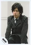 Arashi / Kazuya Ninomiya / Sitting / Knee-High / Suit / Black and White Stripes / Official Official photo