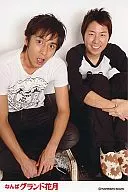 チュートリアル/徳井義実・福田充徳/徳井あぐら・福田体育座り・なんばグランド花月・ポストカードサイズ/公式生写真