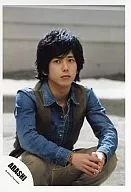 Arashi / Kazuya Ninomiya / Above-the-Knee / Denim Jacket / Best Khaki / Crouching / Both Hands Alignment / Eye-Left / Official Official photo