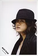 KAT TUN / Akanishi Jin / Bust Up / Black Jacket / White Inner / Black Cap / White Background / Diagonal Body / Official Official photo