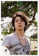 Arashi / Matsujun / Bust up / Gray shirt / Necklace / Background vegetation / Official Official photo