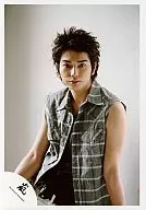 Arashi / Matsujun / Sitting / Shirt Gray / no sleeve Shirt / Official Official photo