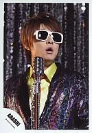 Arashi / Masaki Aiba / Bust up / Costume purple / Shirt yellow / Sunglasses / Microphone stand / "Wild at Heart" / Official Official photo