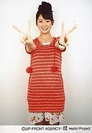 Berryz Kobo / Risako Sugaya / Kneecap / Costume red / white heart pattern / Both hands piece / Background white / Official Official photo