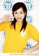 Berryz Kobo / Maasa Sudo / Upper body / T-shirt yellow / Right hand piece / Left hand waist / Background 「 BKII 」 logo / Official Official photo