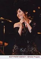 Morning Musume / Natsumi Abe / upper body / costume black / right hand microphone / live photo / official Official photo