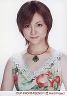 Hitomi Yoshizawa / Bust Up / Costume Flower Pattern / Green clover type Necklace / Mouth Closed / Official Official photo