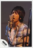 Arashi / Kazuya Ninomiya / Upper Body / Shirt Check Blue / Eyes Left / Microphone Recording / Official Official photo