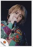 SHIZUOKA 0727 : Kanjani Eight / Akihiro Yasuda / Live Photo / Bust Up / Costume Stripe Green. Purple / Right Hand Microphone / Left Hand Breast / Background Black / Eh! Real? Surprising! TOUR 2007 / Official Official photo