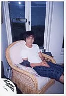 Kinkikids / Tsuyoshi Domoto / Above the knees / Costume shirt white / Plaid pants / Sofa / Sitting / Background window / Official Official photo