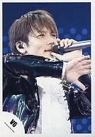 V6 / Hiroshi Nagano / Costume Seimidori / Right Hand Par / Left Hand Microphone / Background Blue / Live Photo / Official Official photo