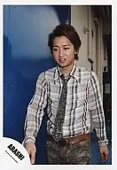 Arashi / Satoshi Ohno / Knee-Top / Shirt Check Black and White Tie / Blue Wall / Official Official photo