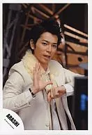 Arashi / Matsujun / Upper Body / Jacket Beige / Shirt White / Fur / Right Hand Par / Left Hand Goo / Official Official photo