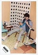 Arashi / Masaki Aiba / Blue Check Costume / Sitting / Blue Guitar / Chair / Official Official photo