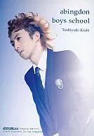 abingdon boys school/岸利至/上半身・目線左・スーツ黒・背景青/CD＆DLでーた/公式ブロマイド