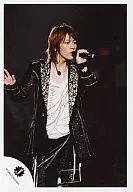 KAT TUN / Kazuya Kamenashi / Live Photo / Above the Knee / Jacket Black / Inner White / Left Hand Microphone / Right Hand Par / Background Black / Official Official photo