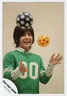 Hey! Say! JUMP / Ryosuke Yamada / Bust Up Shirt / Green White / Background Beige / Both Hands Par / Yellow And Blue Ball / Official Official photo