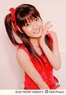 早安少女組。/道重沙由美/上半身・服裝紅・左手布・左手麵頰/公式生寫真