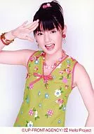 Morning Musume / Sayumi Michishige / Upper body / Costume : Yellow Green / Right Hand / Salute / Official Official photo