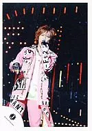 Kis-My-Ft2 / Kento Senga / Live Photo / Above the Knee / Costume Pink / Inner White / Right Hand Front / Left Hand Microphone / Official Official photo