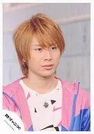 Kanjani Eight / Shodai Yasuda / Bust-up / Costume Blue / Pink / Inner White / Eye Right / Public Official photo