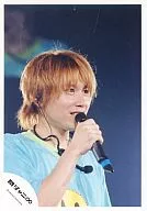 Kanjani Eight / Shodai Yasuda / Live Photo / Bust Up / Costume T-Shirt / Light Blue / Right Hand Microphone / Eye View Right / Official Official photo