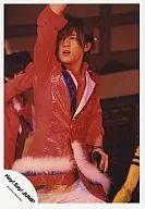 Hey! Say JUMP / Ryosuke Yamada / Live Photo / Upper Body / Costume Red / Right Hand Lift / Left Hand Microphone / Official Official photo