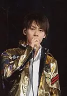 KAT-TUN / Yuichi Nakamaru / Costume gold, upper body, right hand microphone, background black, live photo / Official Official photo
