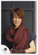 Kis-My-Ft2 / toshiya Miyata / Bust up / Costume black / Stole check pattern red / black / Eye-point right / Official Official photo