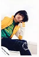 Hey! Say! JUMP / Ryosuke Yamada / Sitting / Knee-Up / Costume yellow / Inner green / Background outdoor / Pursed lips