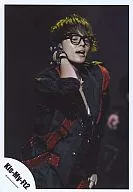 Kis-My-Ft2 / Taisuke Fujigaya / Live Photo / Upper Body / Costume Black / Red / right wrist Base / Glasses / Bottom Right Eye / Official Official photo