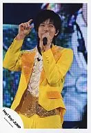 Hey! Say! JUMP / Hiroto Nakajima / Live Photo / Above the Knee / Costume Yellow / Left Hand Microphone / Smile / Official Official photo