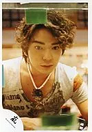 Arashi / Matsujun / Bust up / Gray shirt / Sunglasses from the neck / White necklace / Under your eyes / Official Official photo