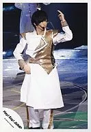 Hey! Say! JUMP / Yuri Chinen / Live Photo / Costume White / Gold / Right Hand Waist / the left fingers Stand / Earphone-Microphone / Eye-Point Right / Official Official photo