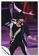 Hey! Say! JUMP / Yuri Chinen / Live Photo / Above the Knee / Costume Black / White / Earphone-Microphone / Left-hand Par / Member behind / Light Purple / Official Official photo