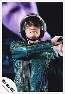 Kis-My-Ft2 / Takashi Nikaido / Live Photo / Upper Body / Costume Green / Helmet / Both Hands Microphone / Mouth Closed / Official Official photo